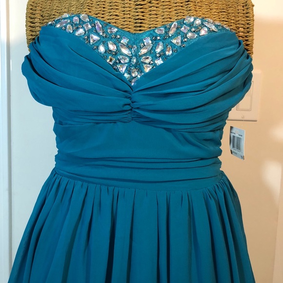 Dress 👗 - Picture 2 of 9